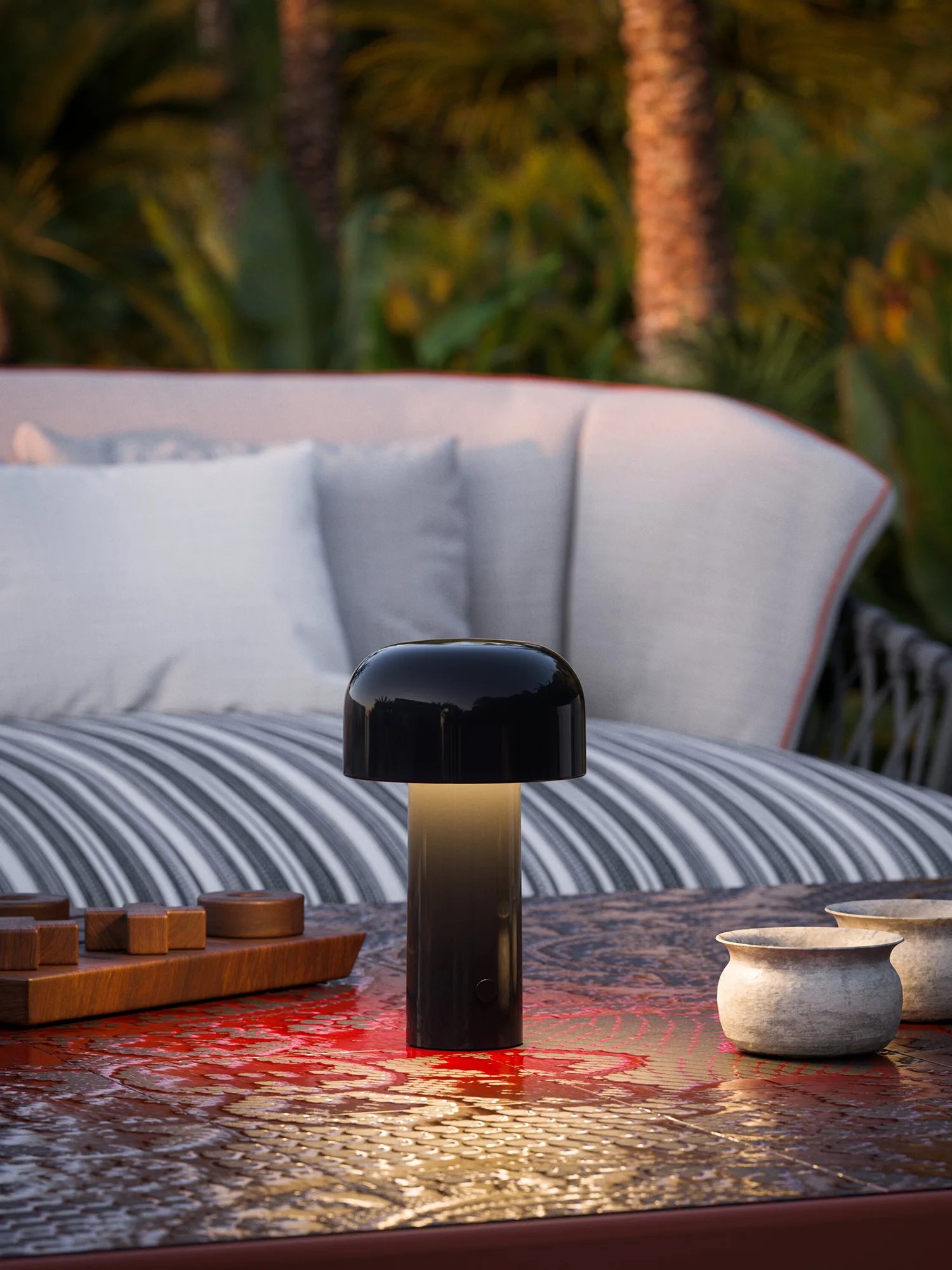 Bellhop T Matte Black