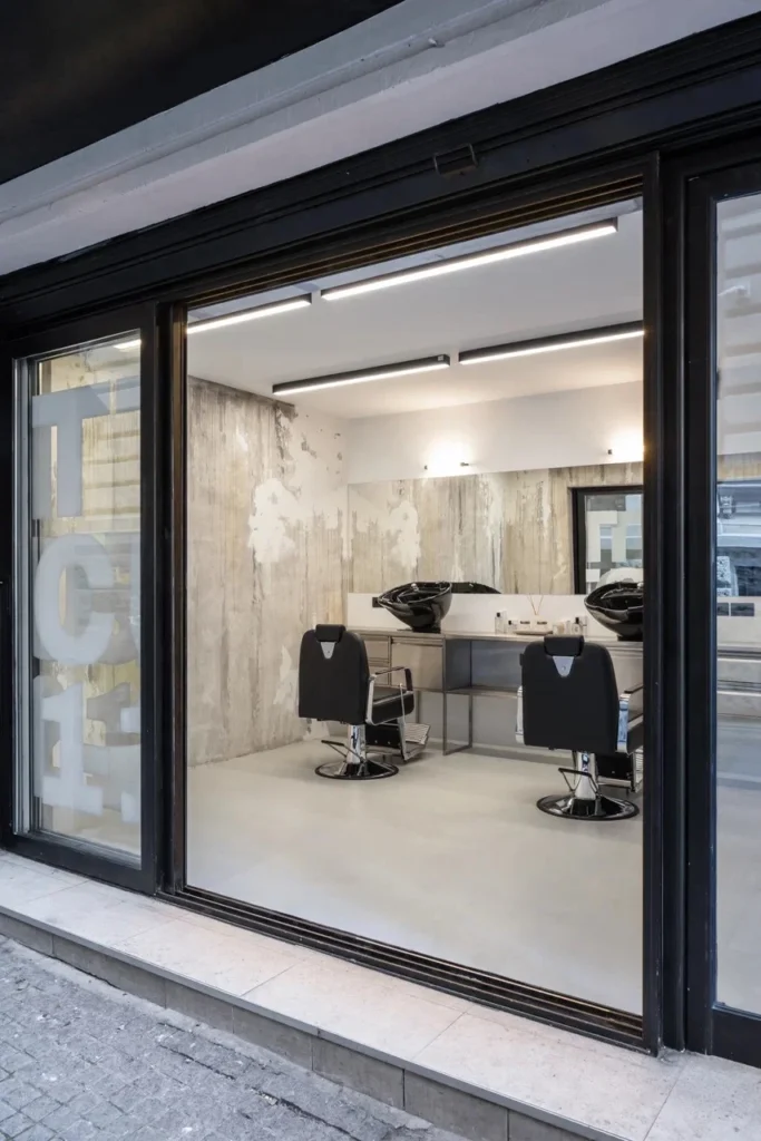 TT Cut, Belgrade: the salon through the shop window
